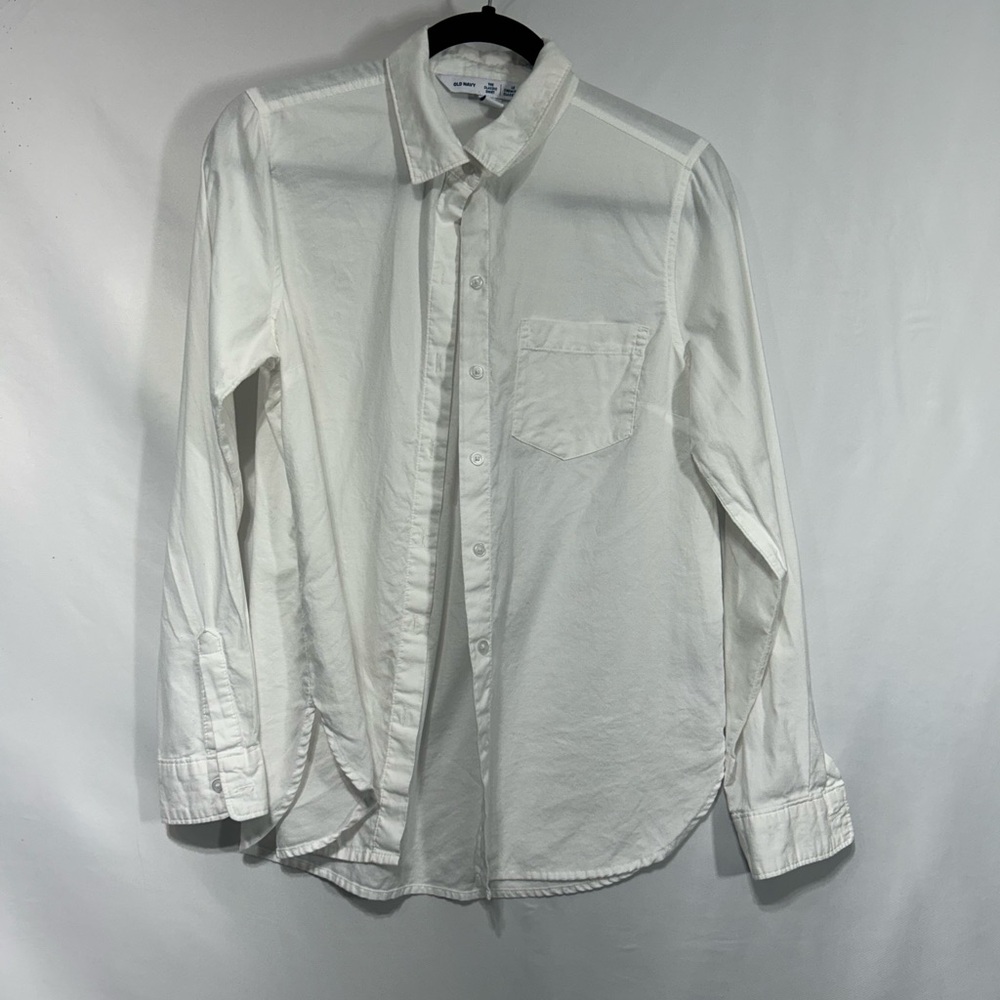 Classic White crisp Shirt. Woman’s 100% cotton. Size Medium.